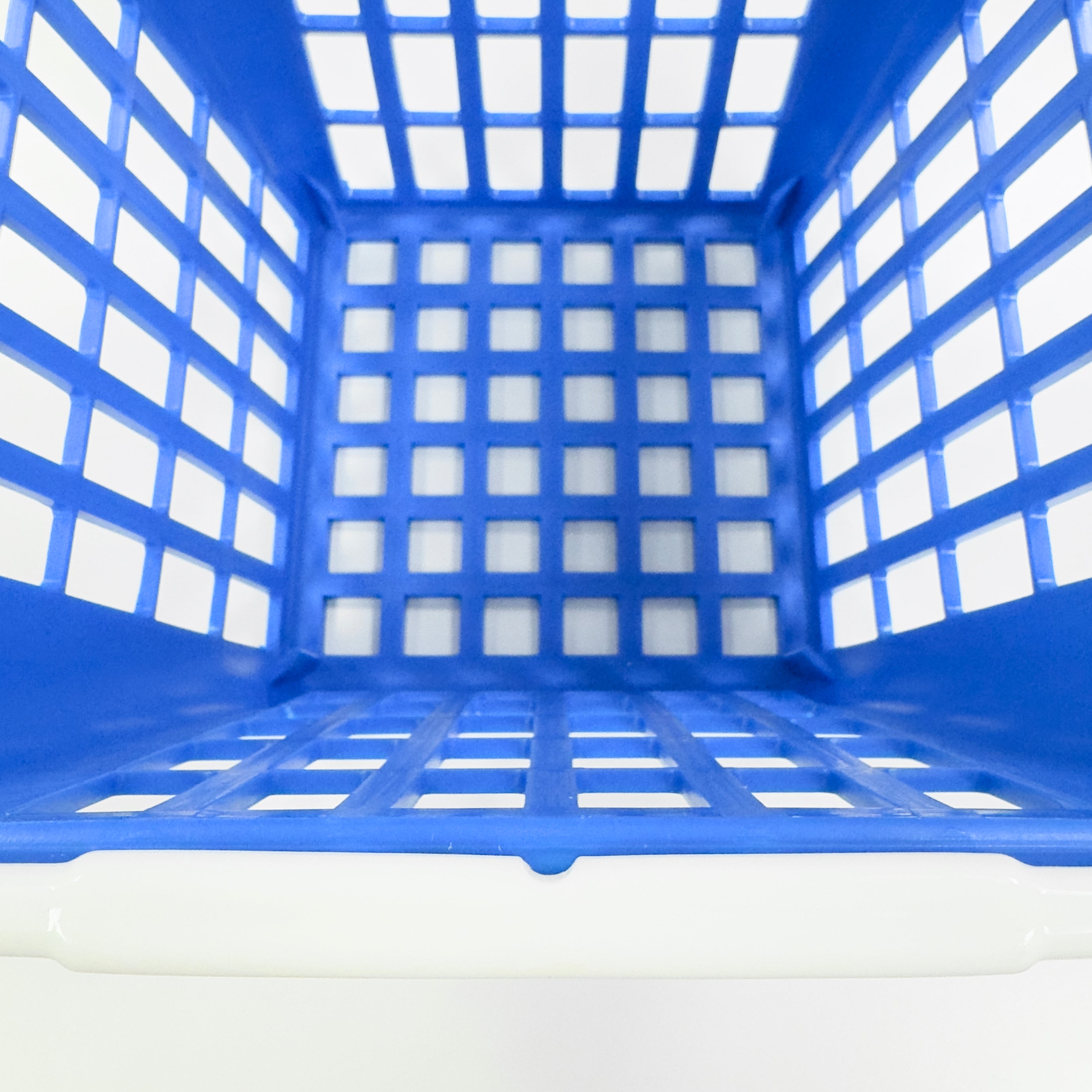 RA-BB9323 Amtech Range Ball Basket Plastic Square Blue for the Golf Driving Range