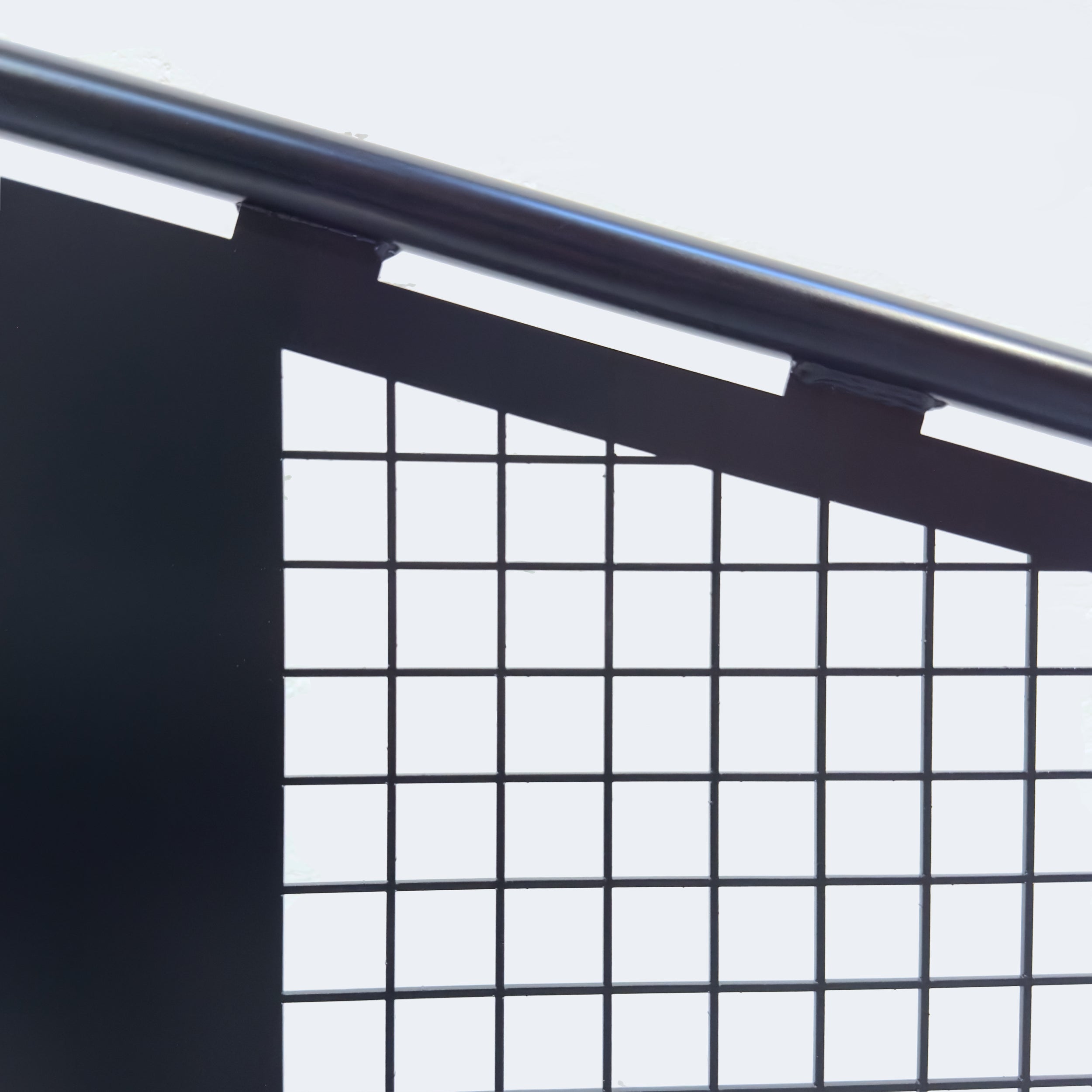 RA-DV9031 Amtech Range Golf Bay Divider Teardrop Steel Mesh Black