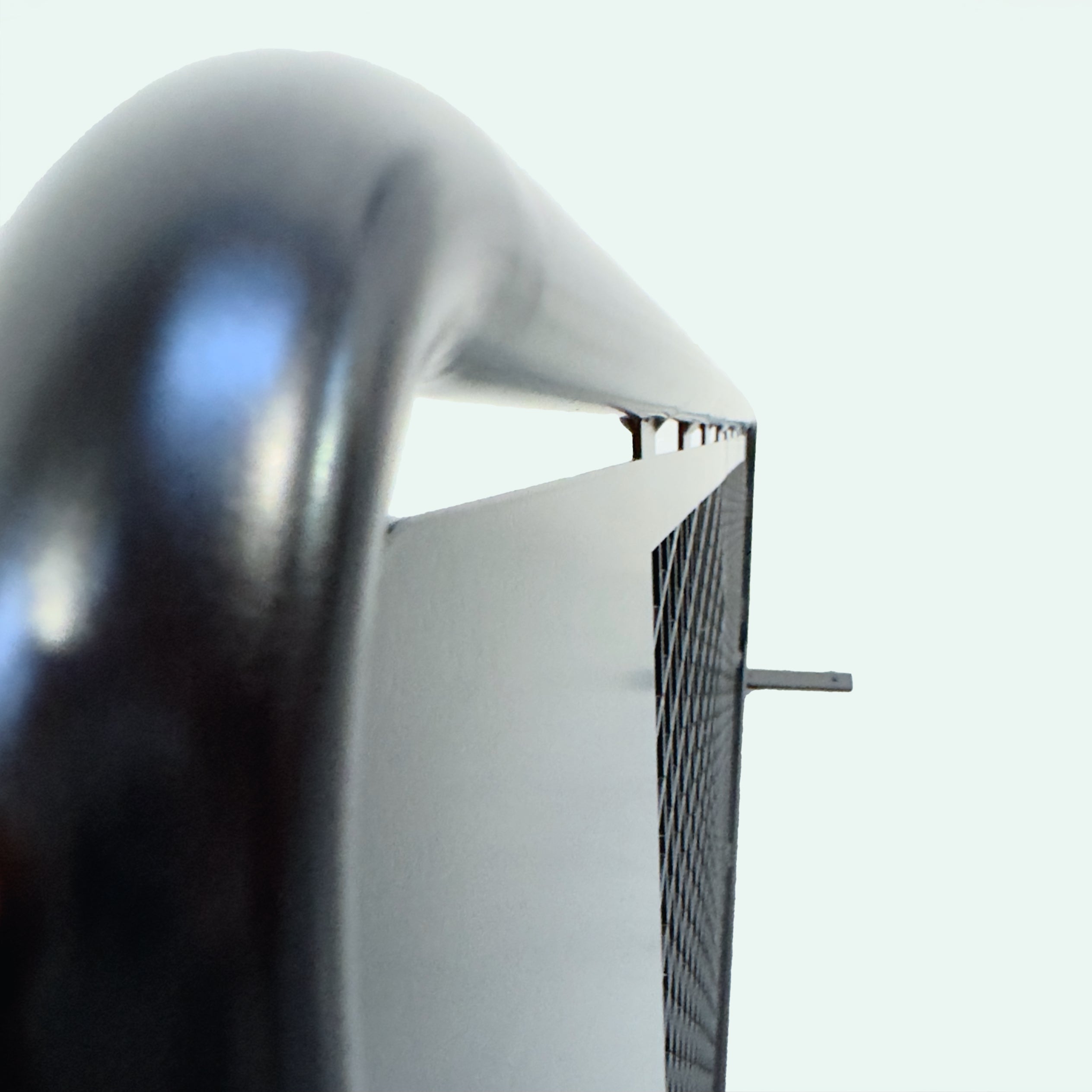 RA-DV9031 Amtech Range Golf Bay Divider Teardrop Steel Mesh Black